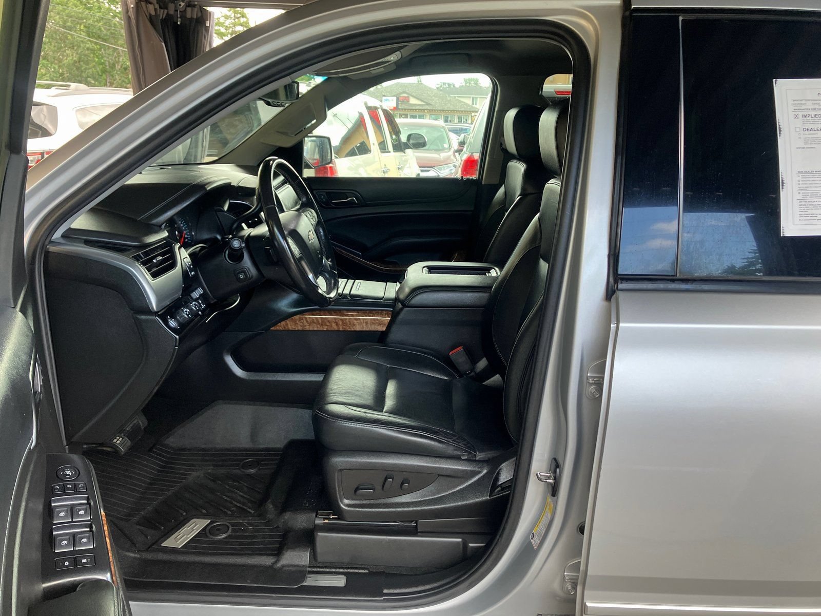 Used 2018 Chevrolet Tahoe Premier w/ RST 6.2L Performance Edition AWD/4WD image 9