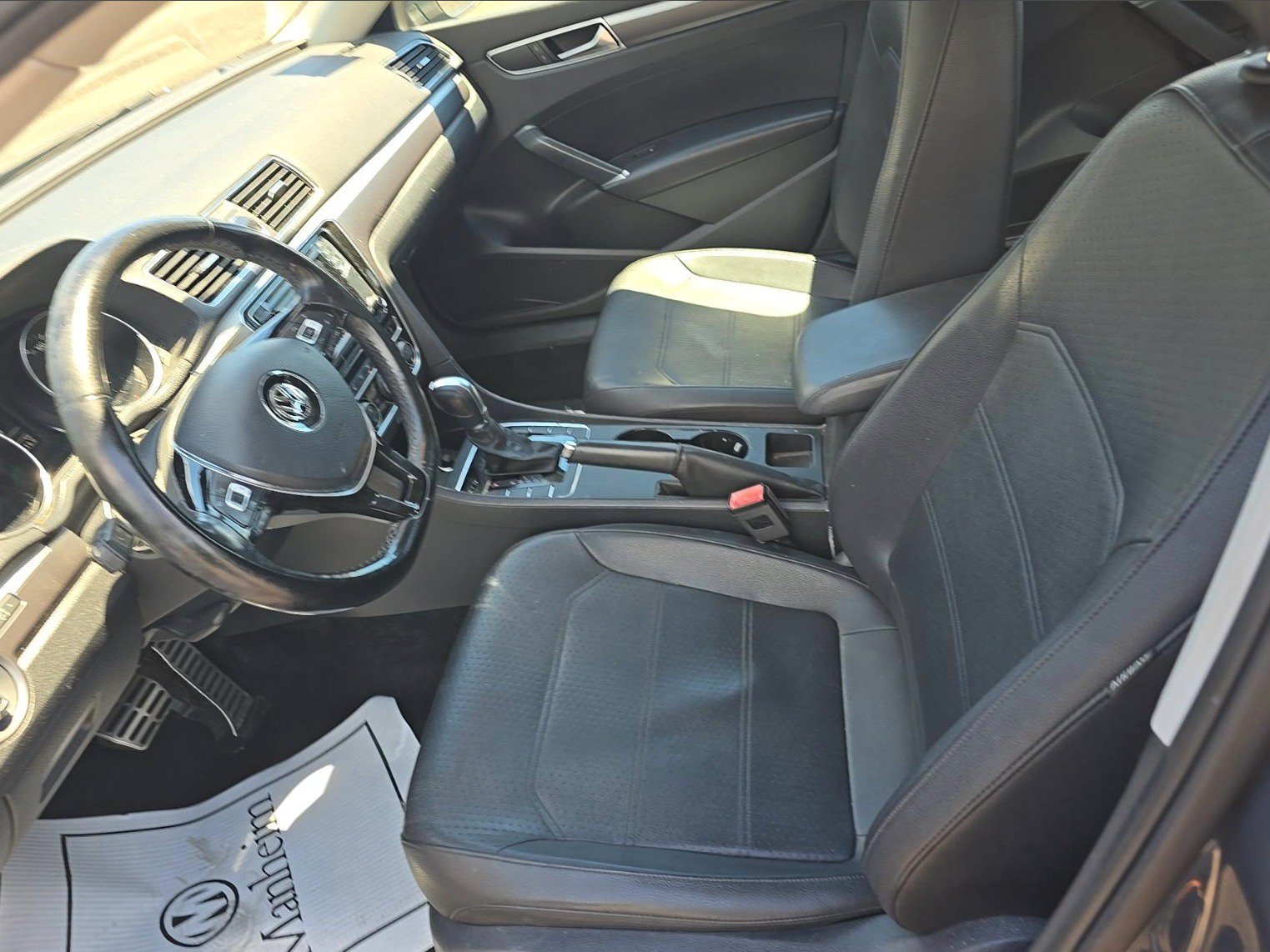 Used 2017 Volkswagen Passat 1.8T R-Line FWD image 8