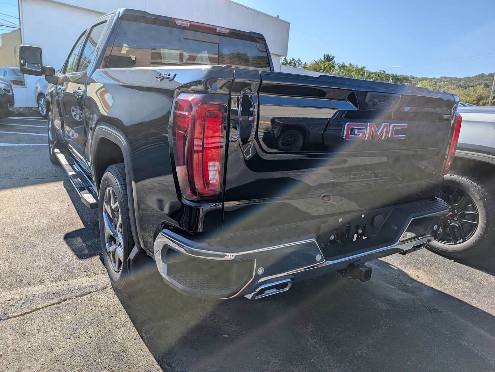 New 2026 GMC Sierra 1500 SLT w/ SLT Premium Plus Package AWD/4WD image 8