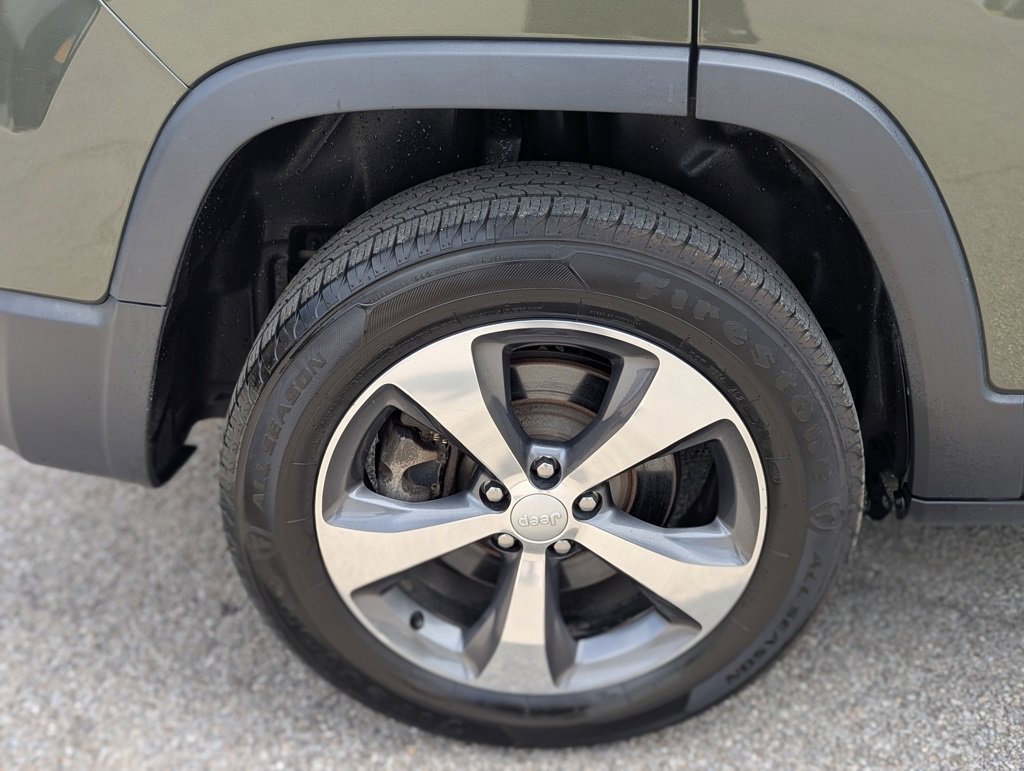 Used 2019 Jeep Cherokee Limited image 19