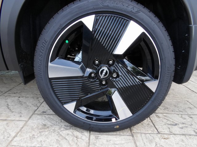 Used 2025 Nissan Kicks SR image 11