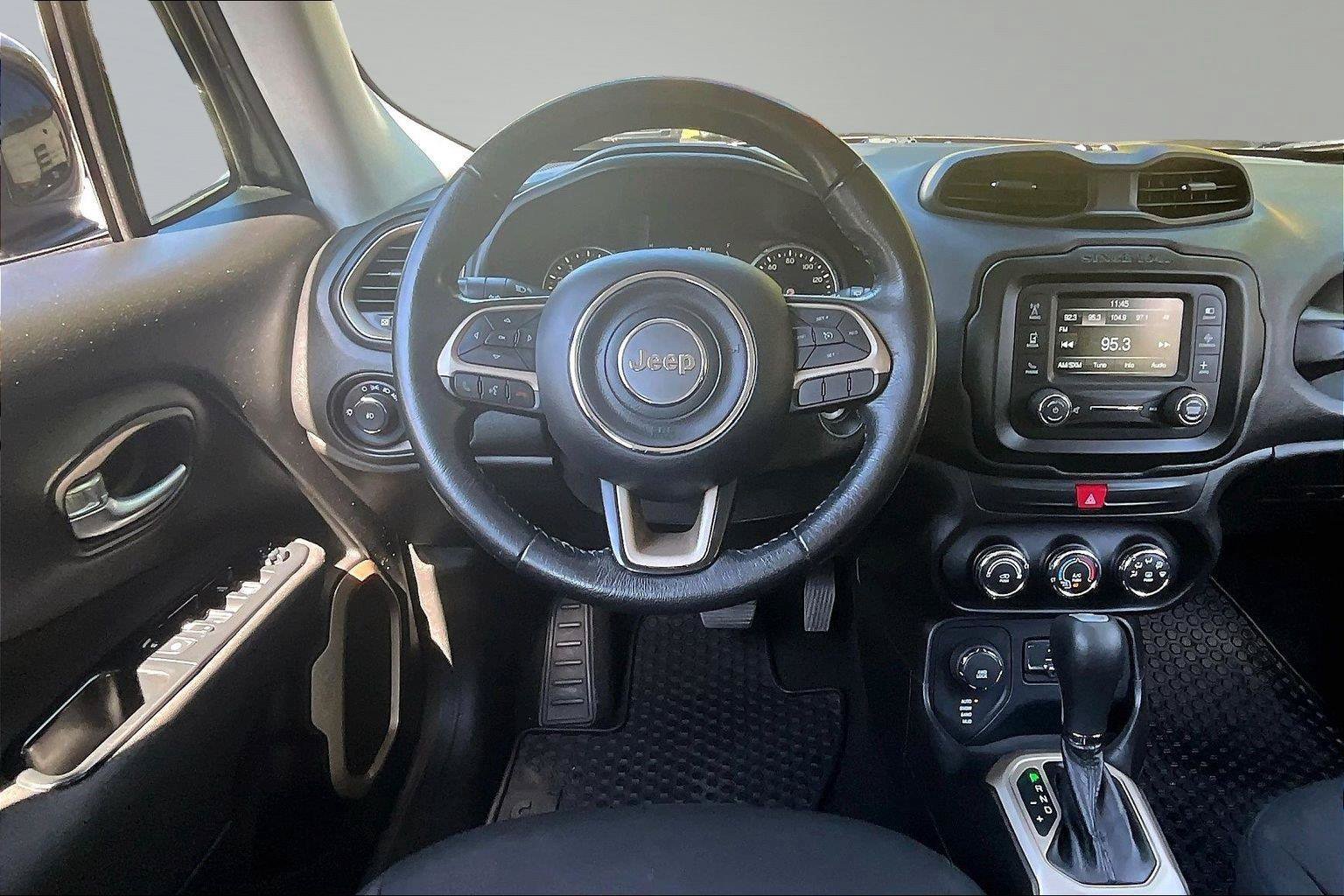 Used 2017 Jeep Renegade Latitude AWD/4WD image 6
