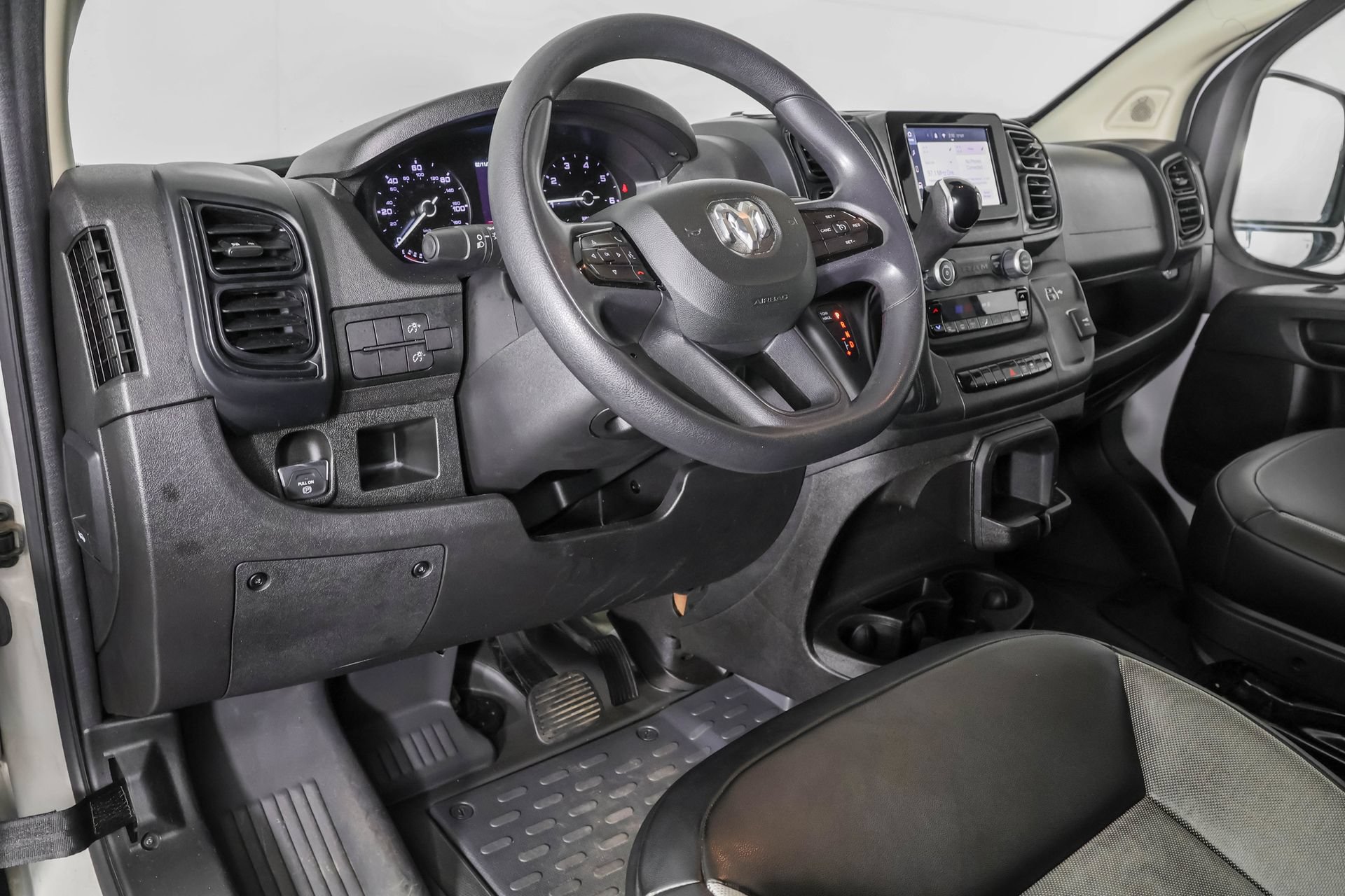 Used 2023 RAM ProMaster 2500 FWD image 5