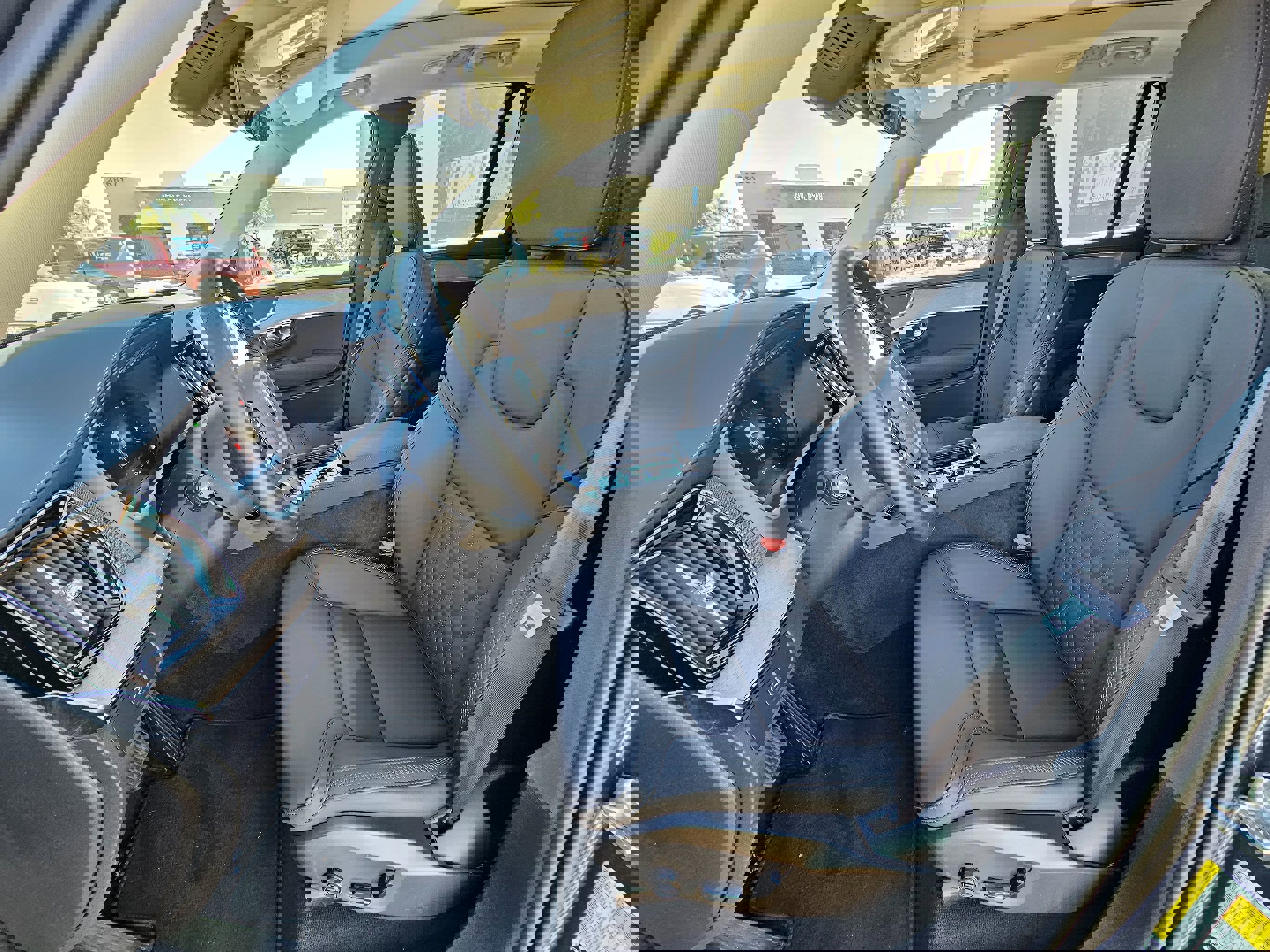 Used 2025 Volvo XC90 B6 Plus image 17