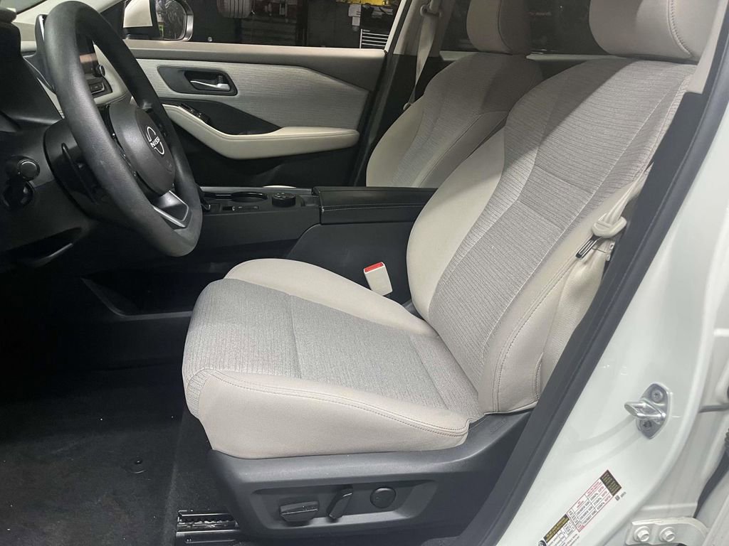 Used 2023 Nissan Rogue SV image 15