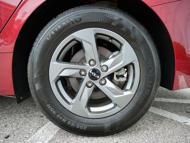 Used 2023 Kia K5 LXS image 28