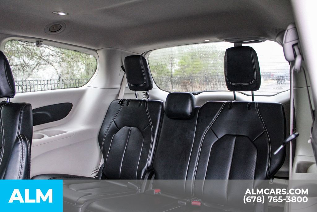 Used 2023 Chrysler Pacifica Touring-L image 19