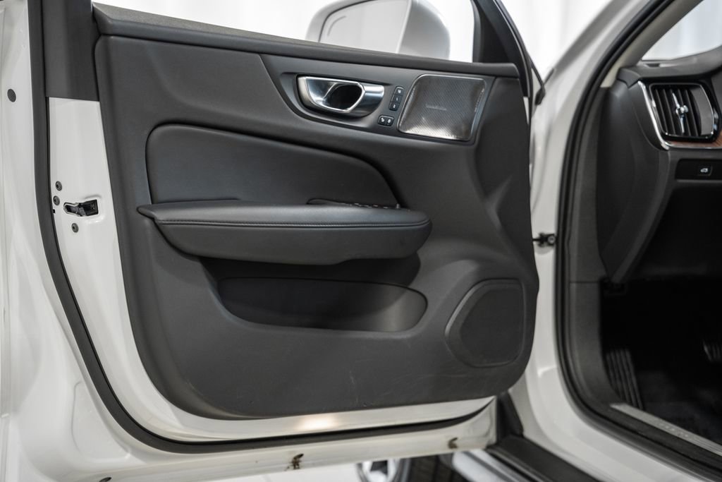 Used 2025 Volvo V60 B5 Cross Country Plus image 35