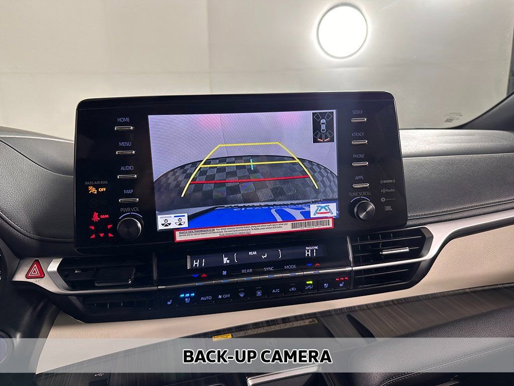Used 2024 Toyota Sienna Limited FWD image 6