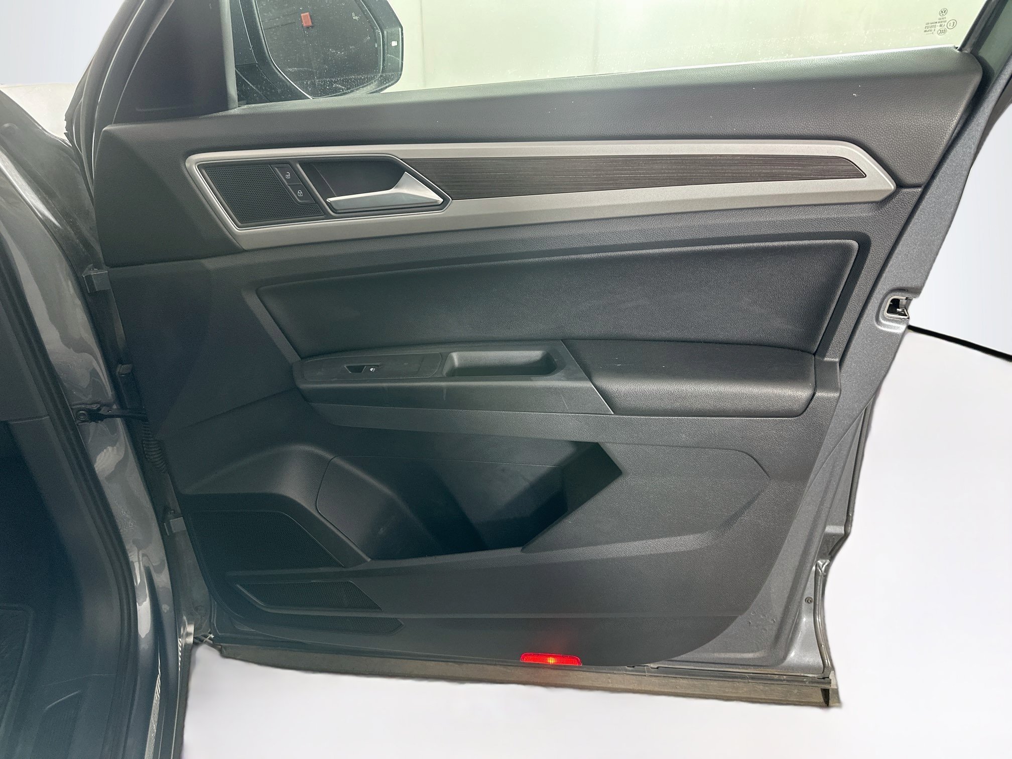 Used 2018 Volkswagen Atlas SE FWD image 33