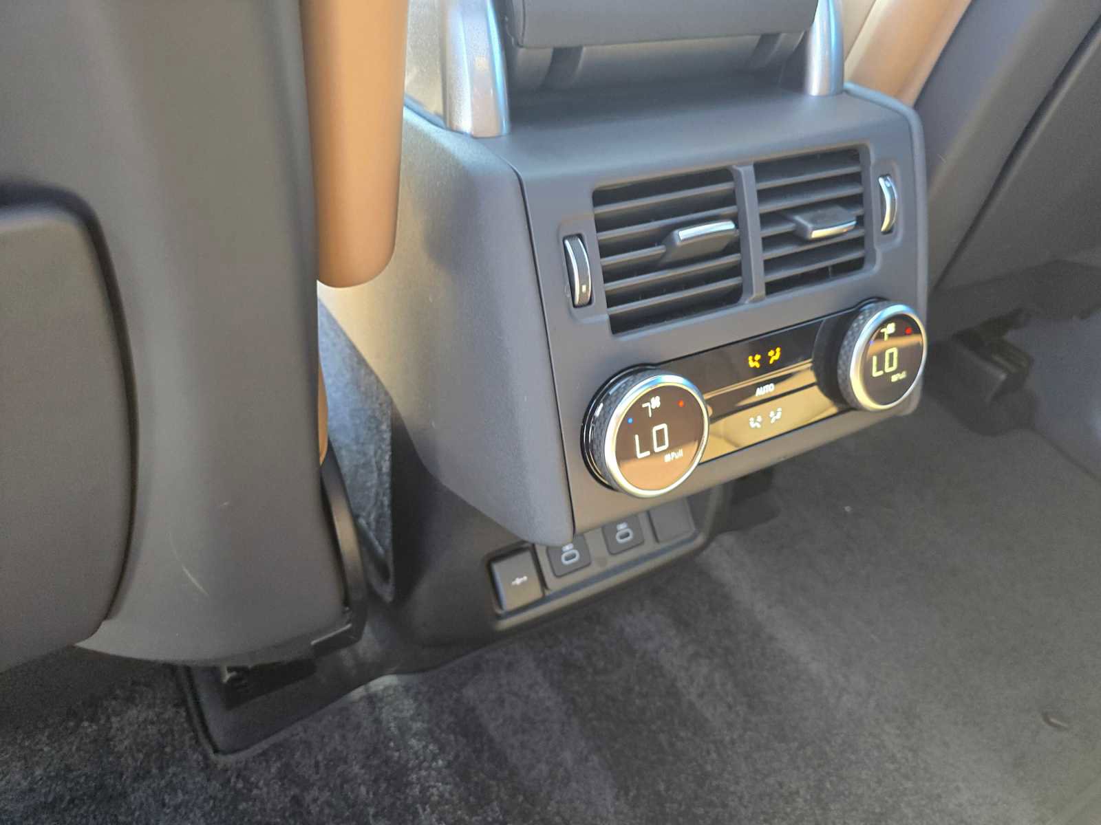 Certified 2025 Land Rover Discovery Dynamic SE image 22