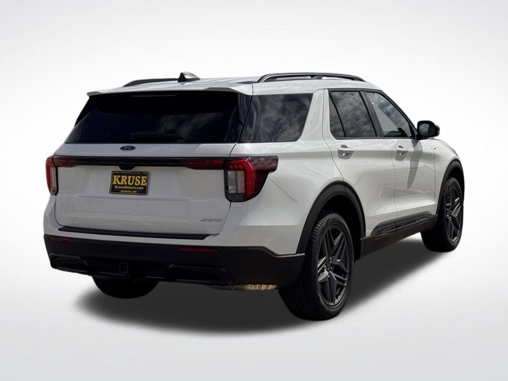 New 2026 Ford Explorer ST-Line w/ ST-Line Street Pack AWD/4WD image 4