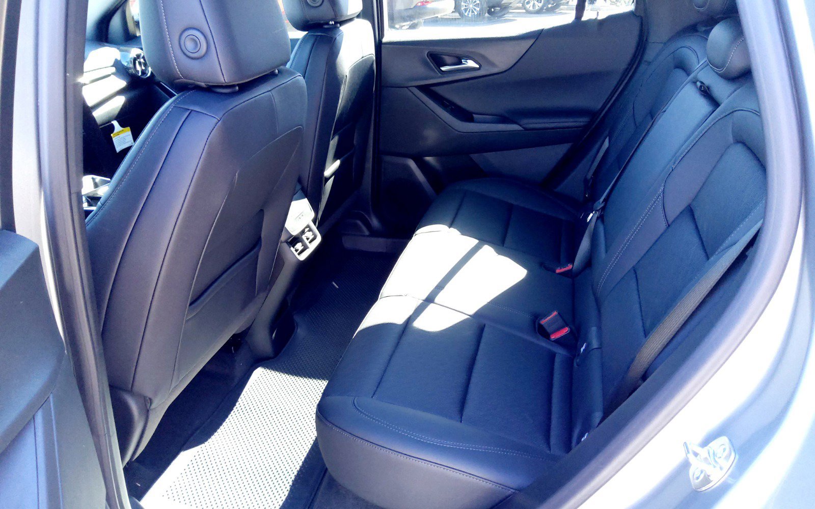 New 2025 Chevrolet Equinox LT w/ Convenience Package II image 6