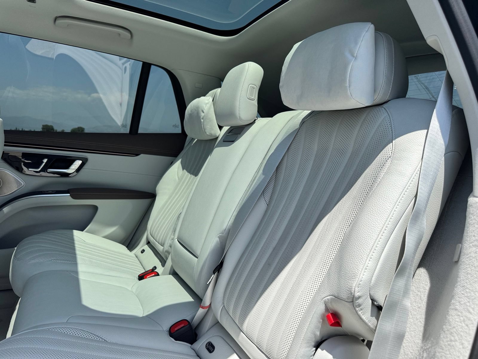 New 2026 Mercedes-Benz EQS 400 4MATIC SUV image 35