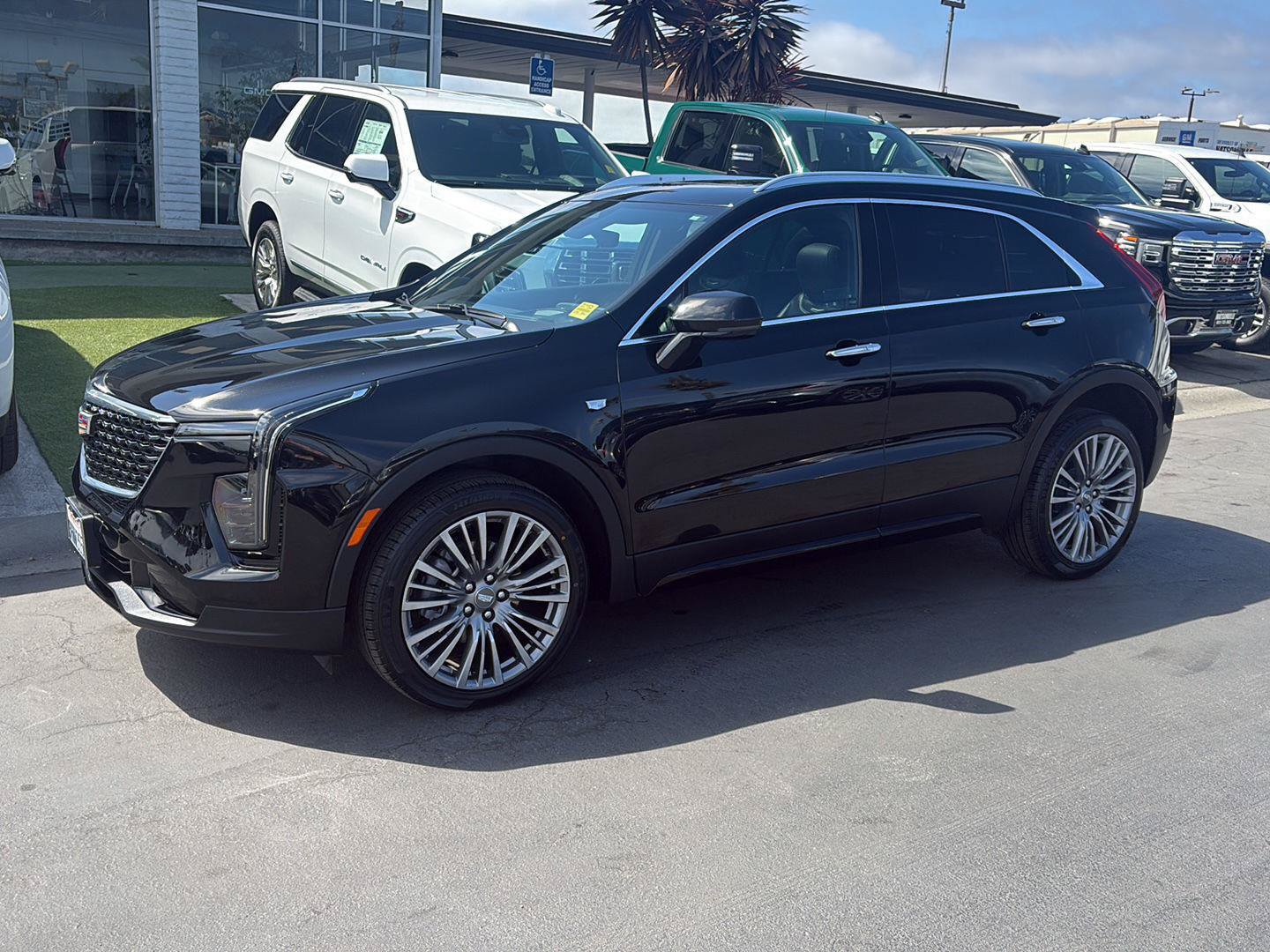 Used 2024 Cadillac XT4 Premium Luxury w/ Technology Package AWD/4WD image 2