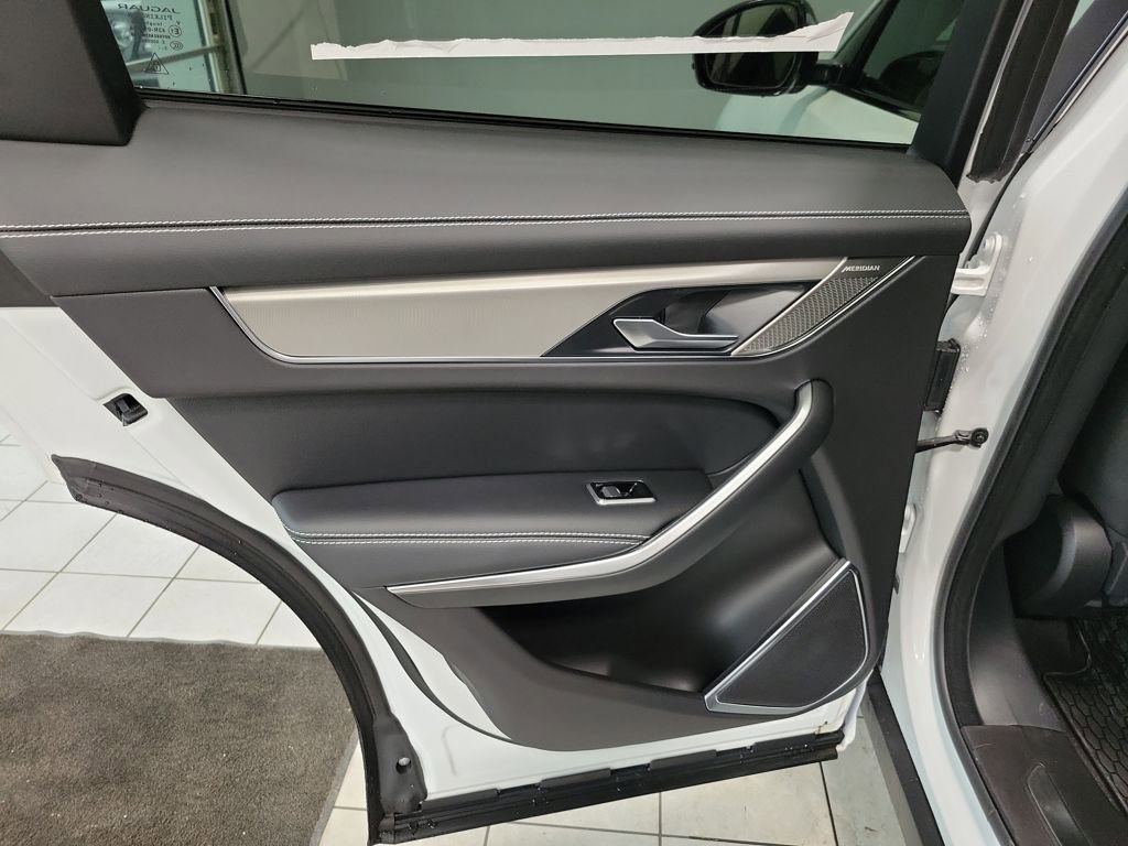 Used 2025 Jaguar F-PACE R-Dynamic S image 29