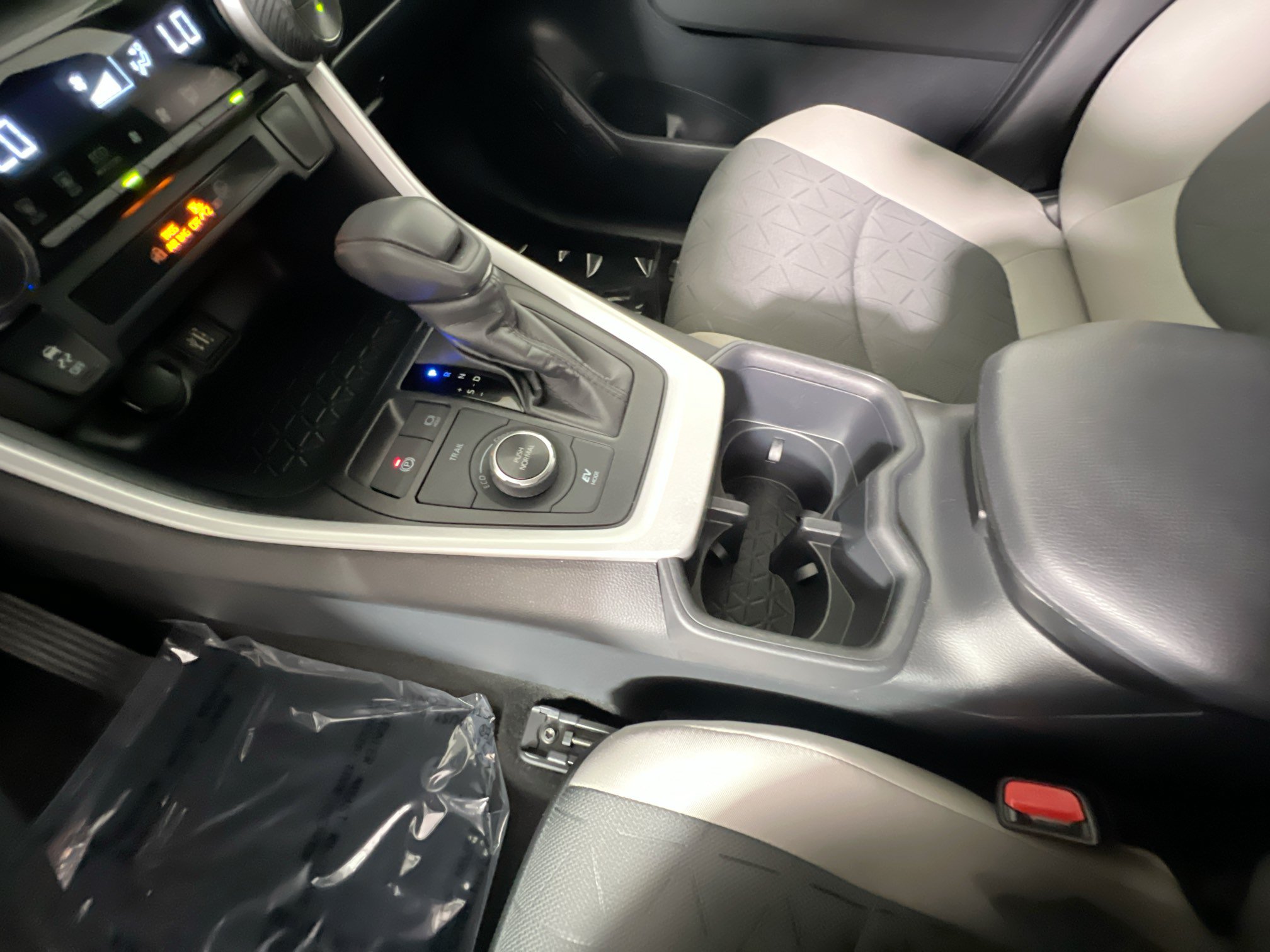 Used 2025 Toyota RAV4 XLE AWD/4WD image 25