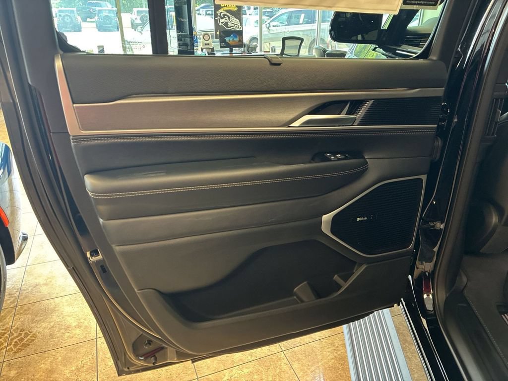 New 2026 Jeep Grand Wagoneer L Limited AWD/4WD image 25