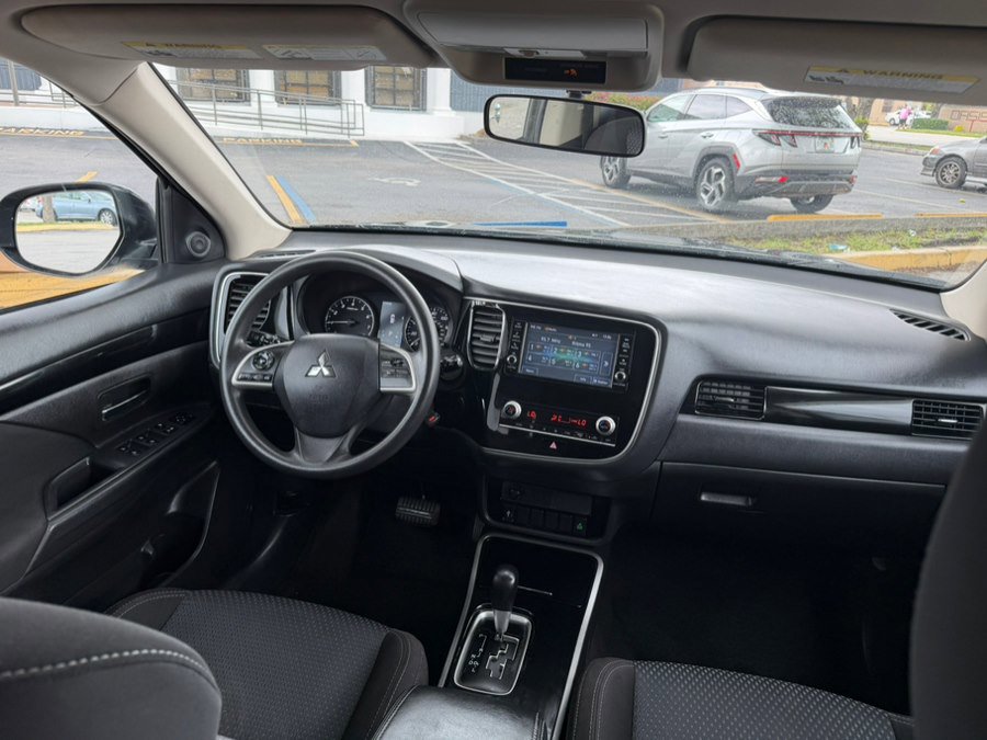 Used 2020 Mitsubishi Outlander SE AWD/4WD image 15