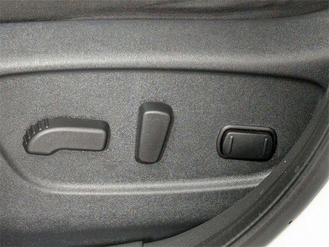 Used 2015 Nissan Rogue SV w/ SV Premium Package image 11