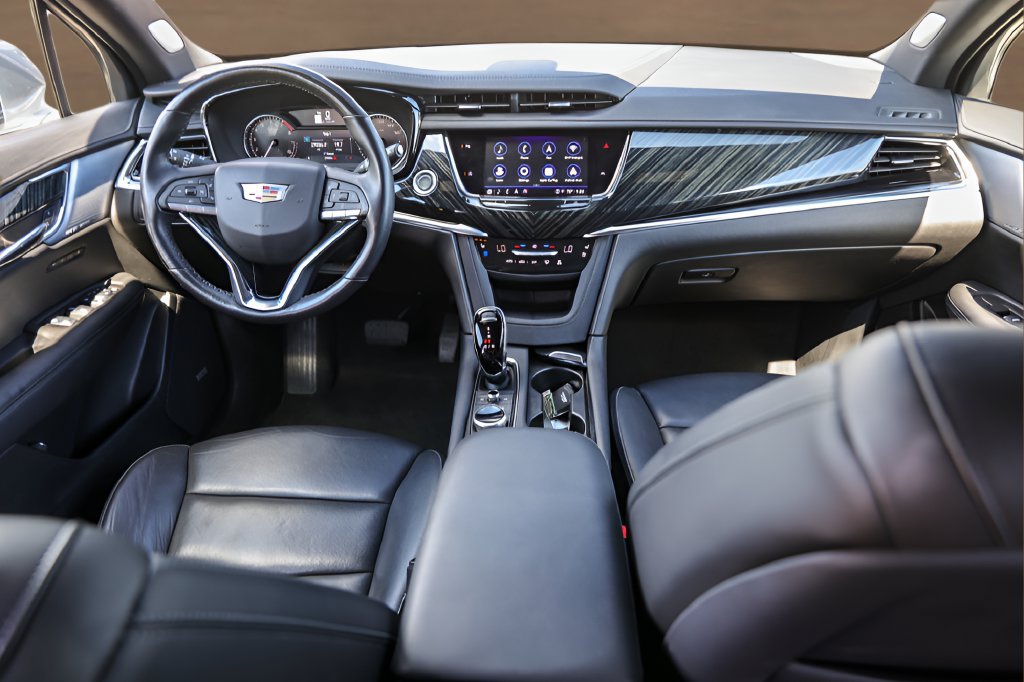 Certified 2025 Cadillac XT6 Premium Luxury FWD image 28