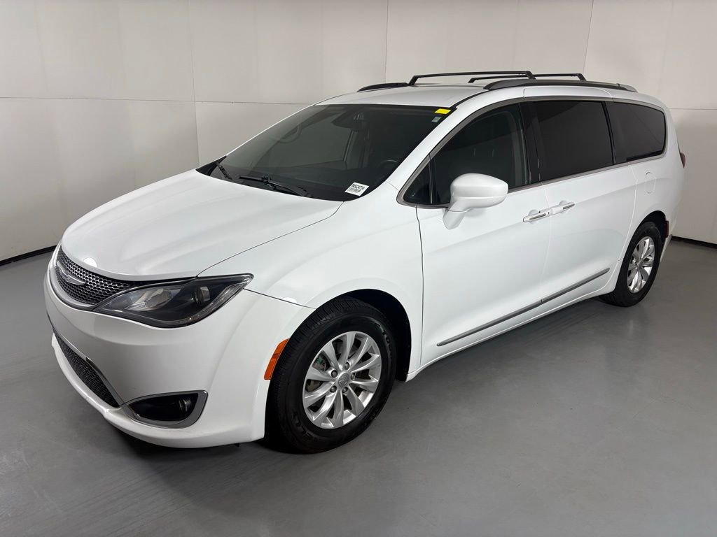 Used 2019 Chrysler Pacifica Touring-L image 4