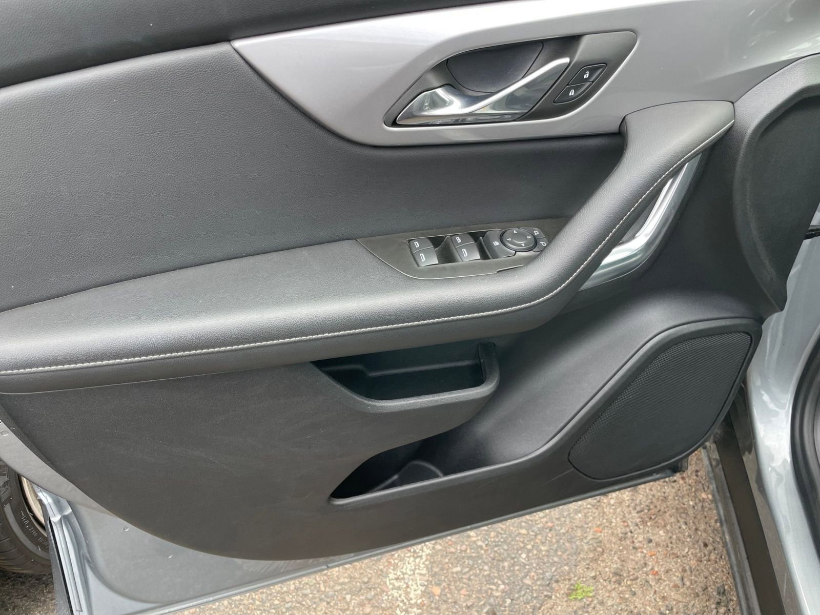 Used 2025 Chevrolet Blazer LT image 18