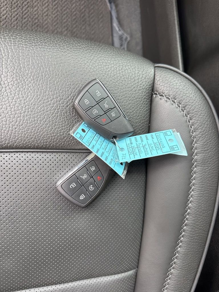 Used 2025 GMC Yukon Denali w/ Denali Reserve Package image 43