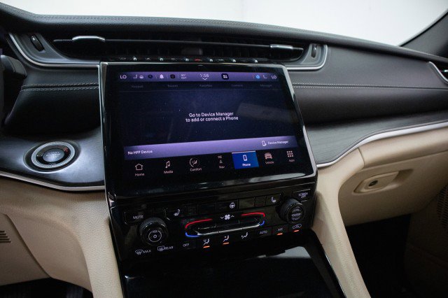 Used 2023 Jeep Grand Cherokee Limited image 17