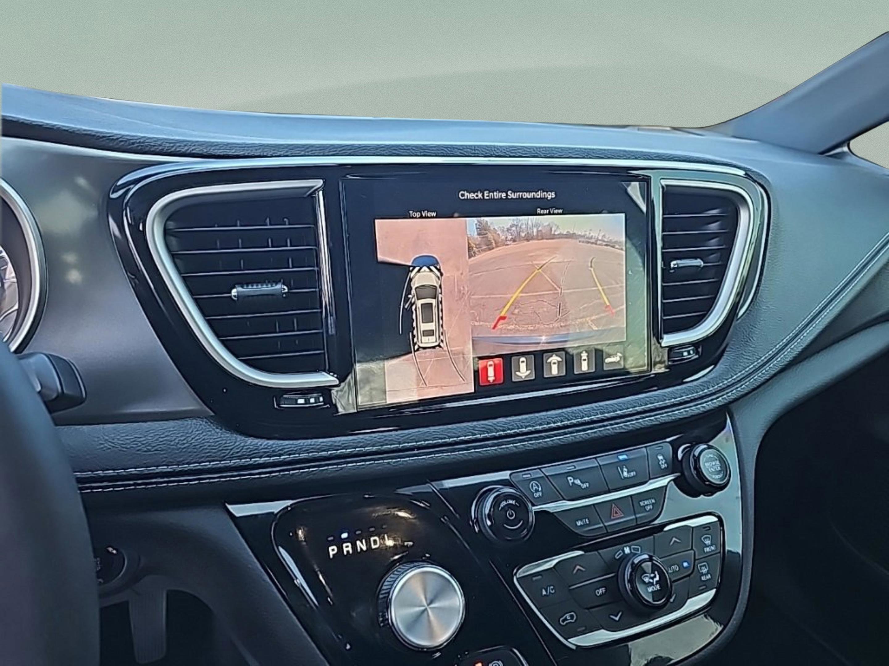 Used 2026 Chrysler Pacifica Select image 24