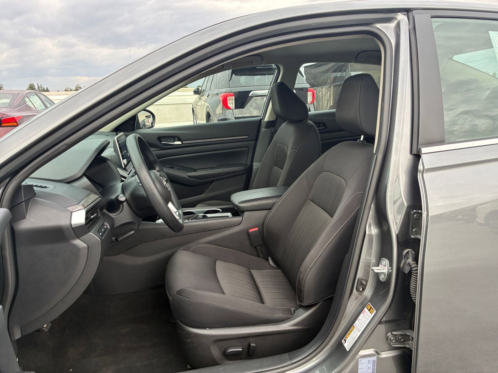 Used 2024 Nissan Altima 2.5 SV FWD image 27