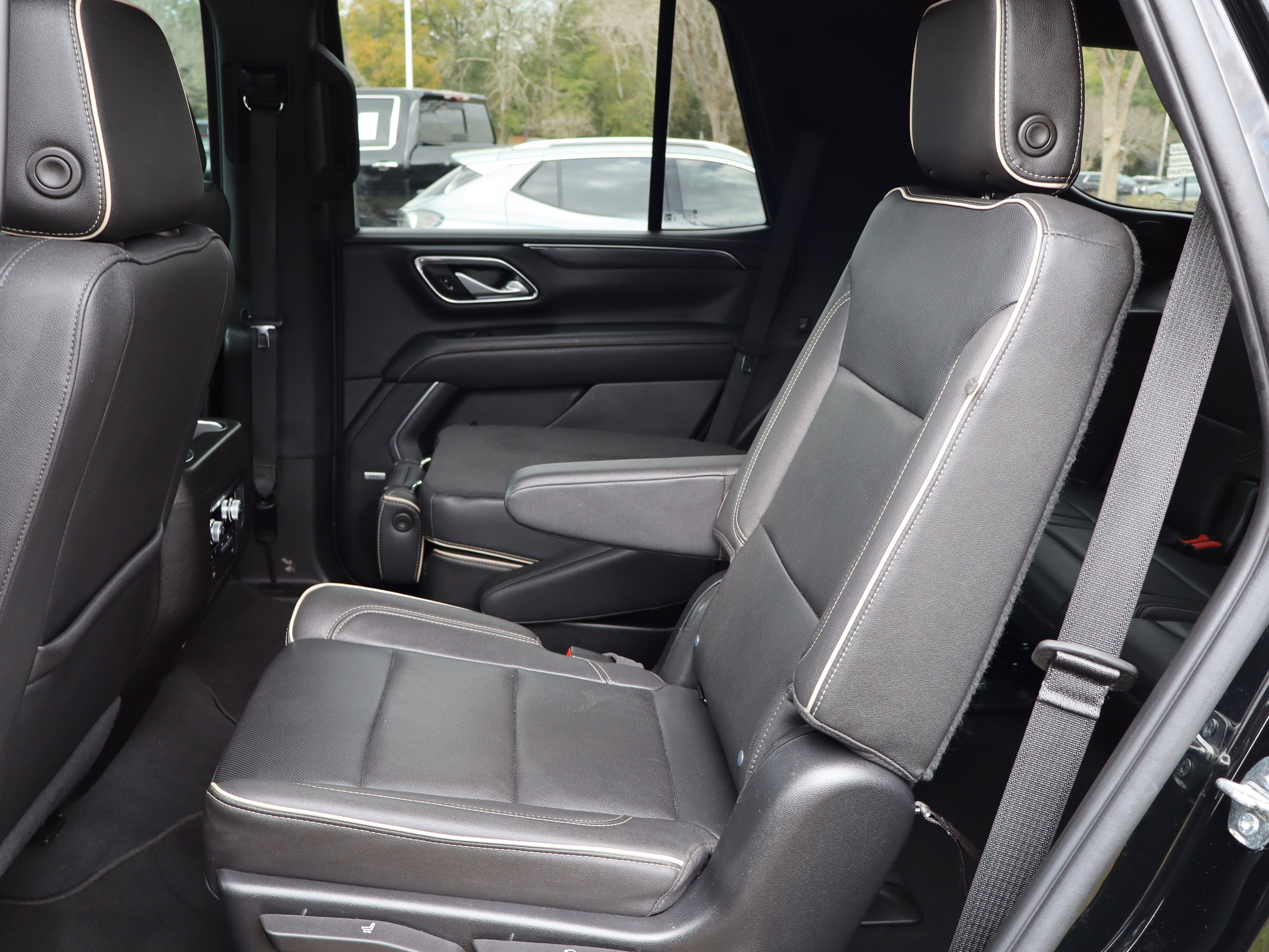 Used 2022 GMC Yukon SLT w/ SLT Premium Package image 38