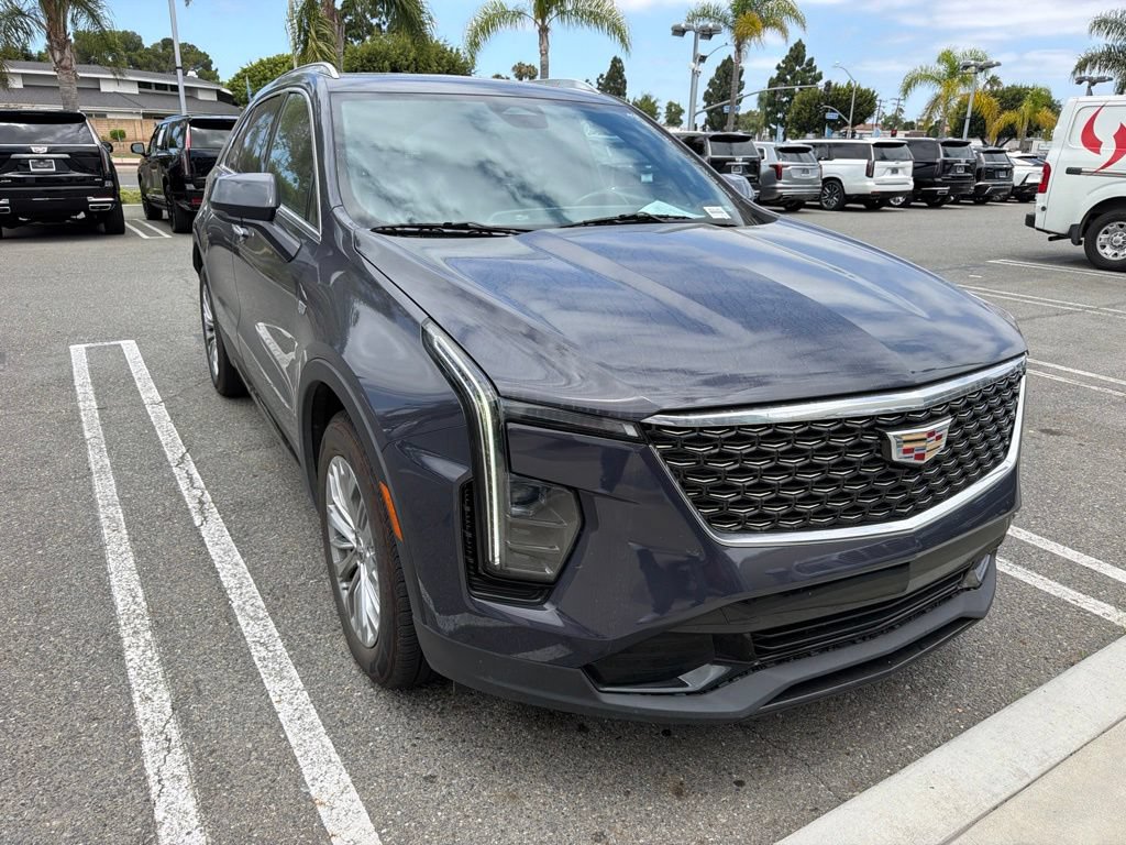 Used 2024 Cadillac XT4 Premium Luxury FWD image 3