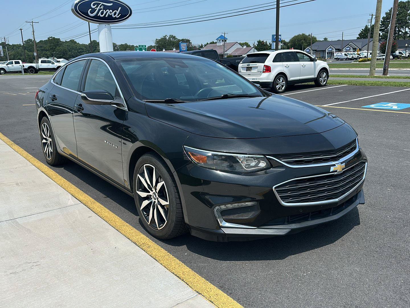 Used 2016 Chevrolet Malibu LT FWD image 3