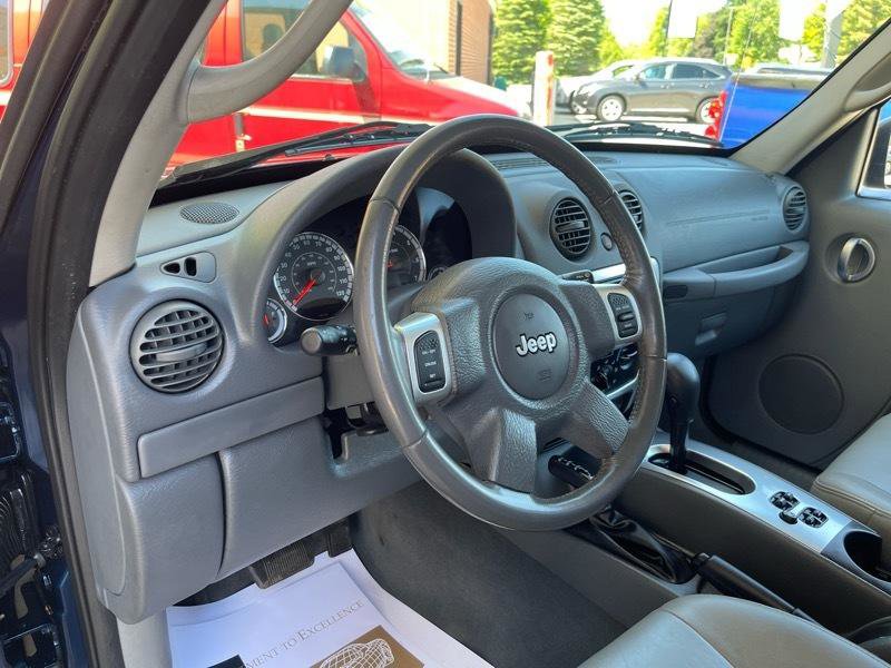 Used 2005 Jeep Liberty Limited AWD/4WD image 27
