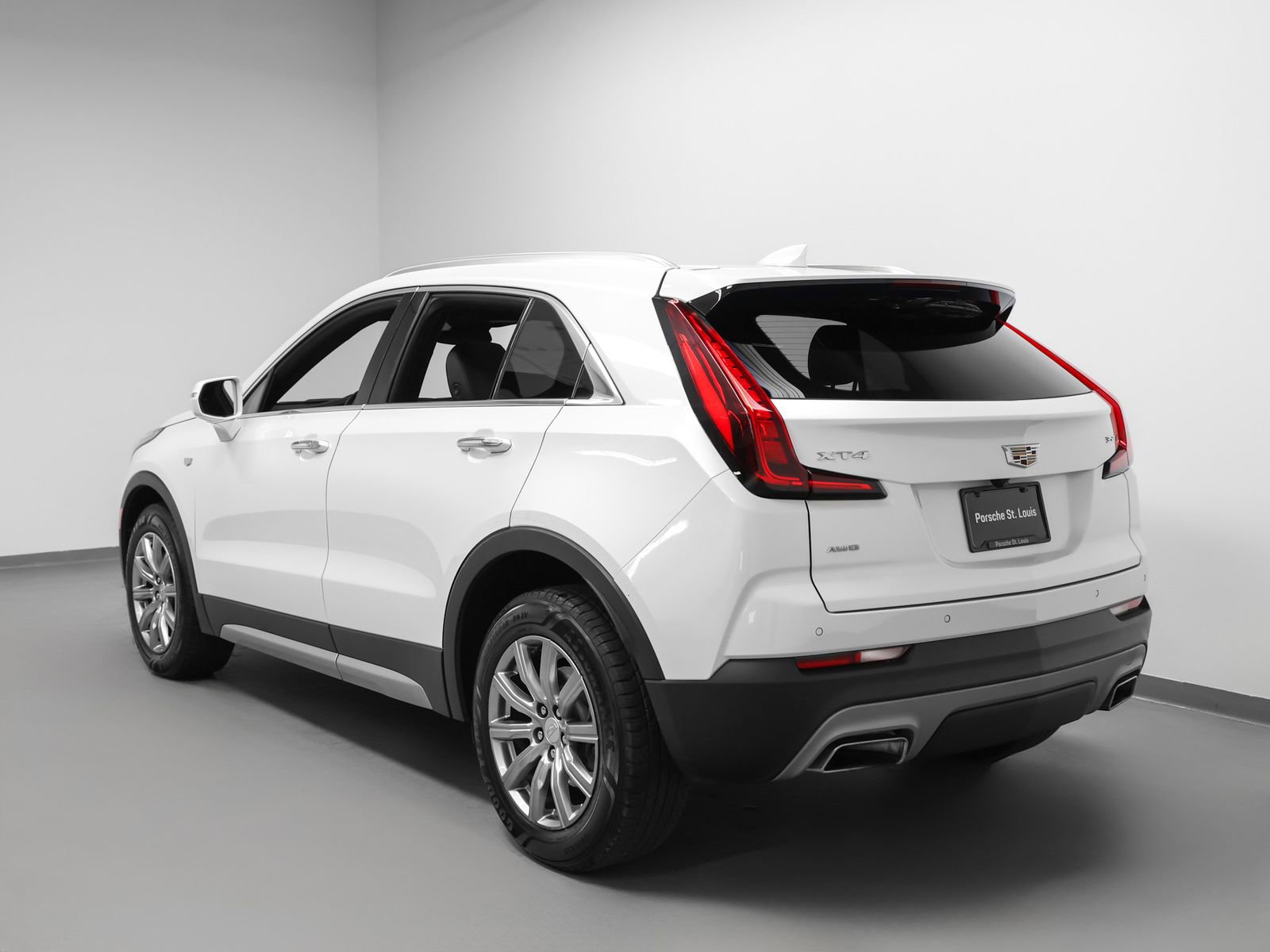 Used 2021 Cadillac XT4 Premium Luxury w/ Cold Weather Package AWD/4WD image 3