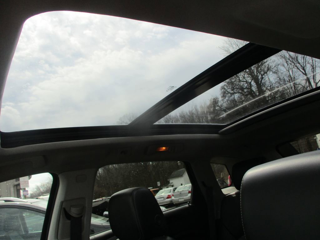 Used 2012 Cadillac SRX Luxury image 11