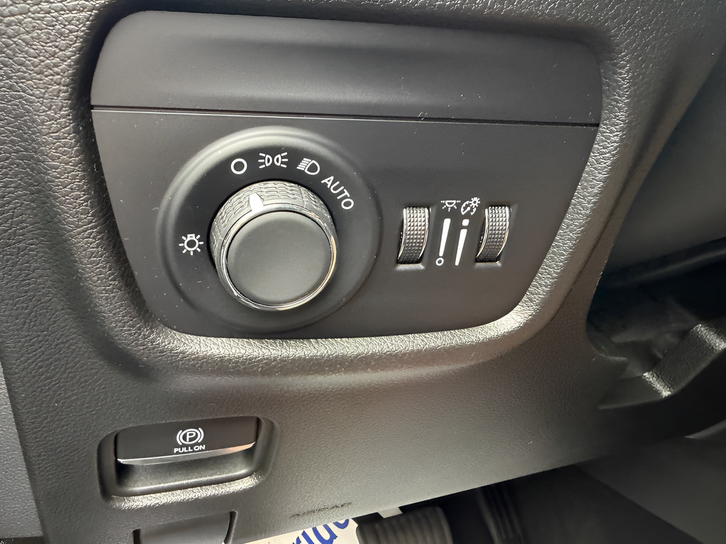Used 2023 Jeep Grand Cherokee L Laredo w/ Luxury Tech Group I AWD/4WD image 11