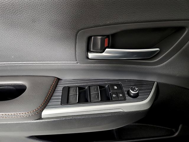 Used 2023 Toyota Sienna XSE AWD/4WD image 13