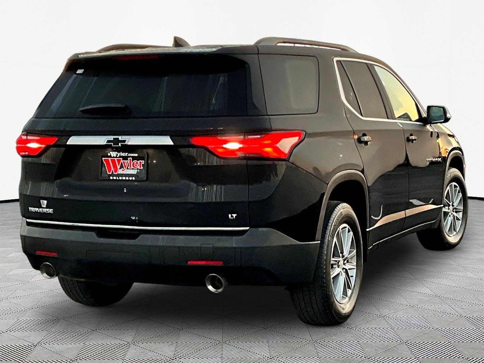 Used 2023 Chevrolet Traverse LT FWD image 6