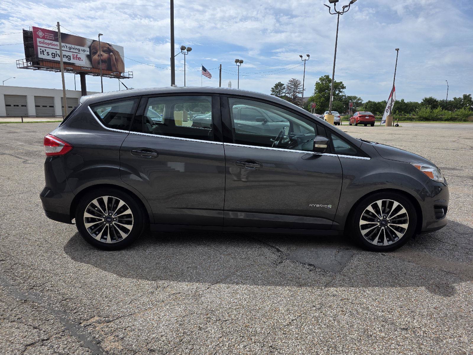 Used 2018 Ford C-MAX Titanium FWD image 4