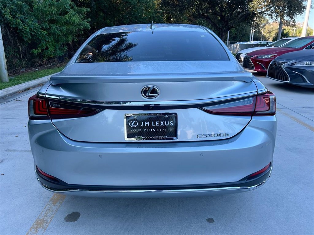 Certified 2023 Lexus ES 300h w/ Premium Package image 7