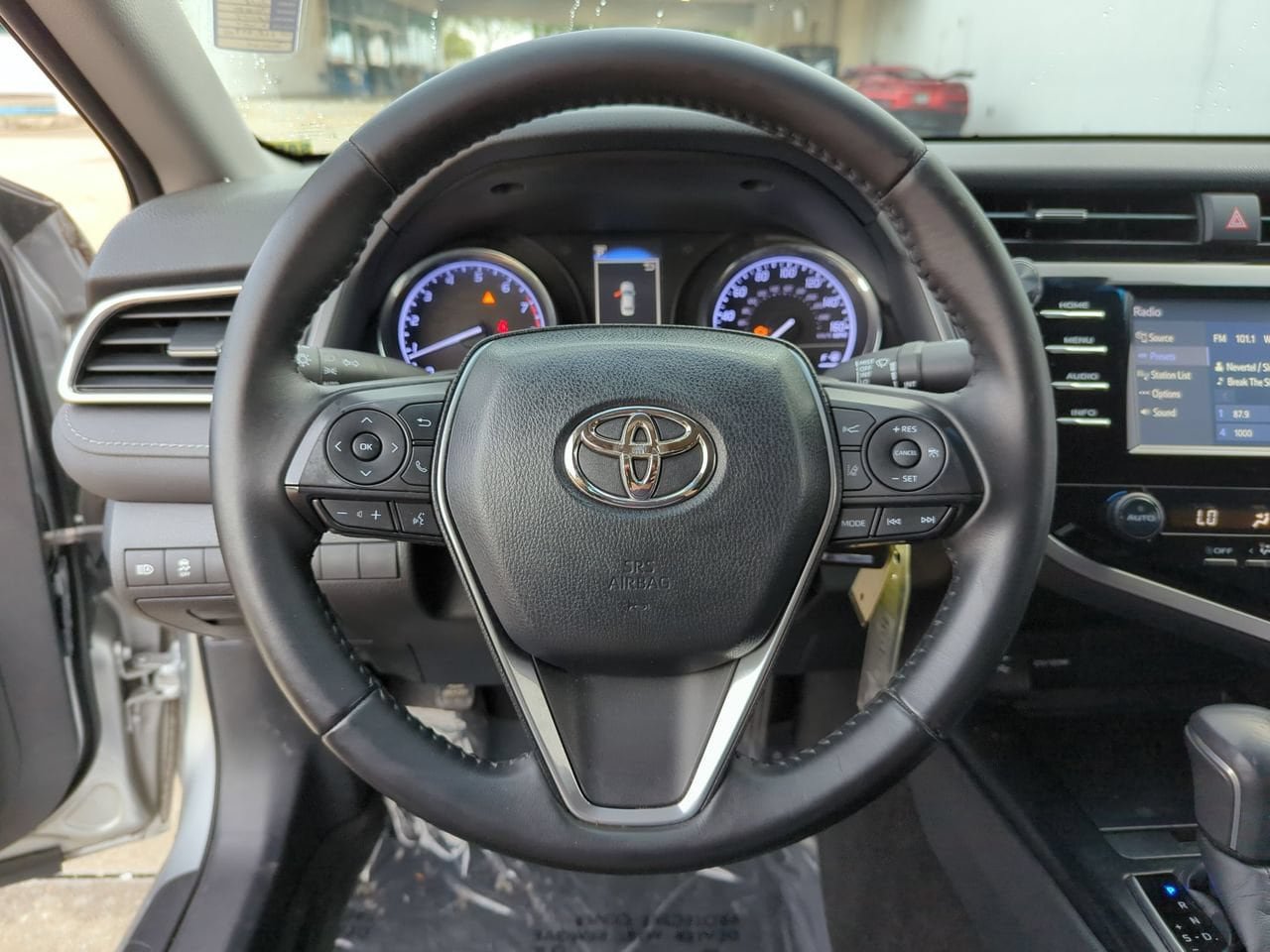 Used 2018 Toyota Camry SE FWD image 9