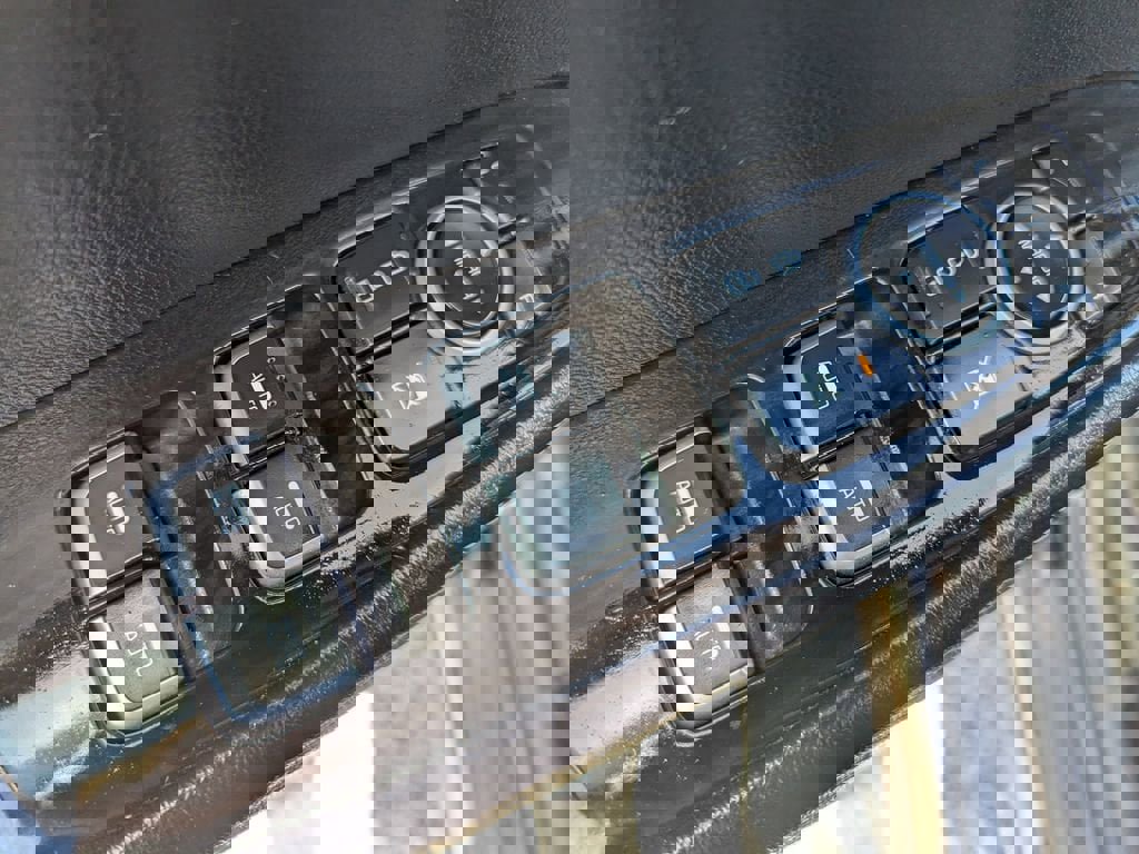 Used 2020 Kia Sorento LX image 15