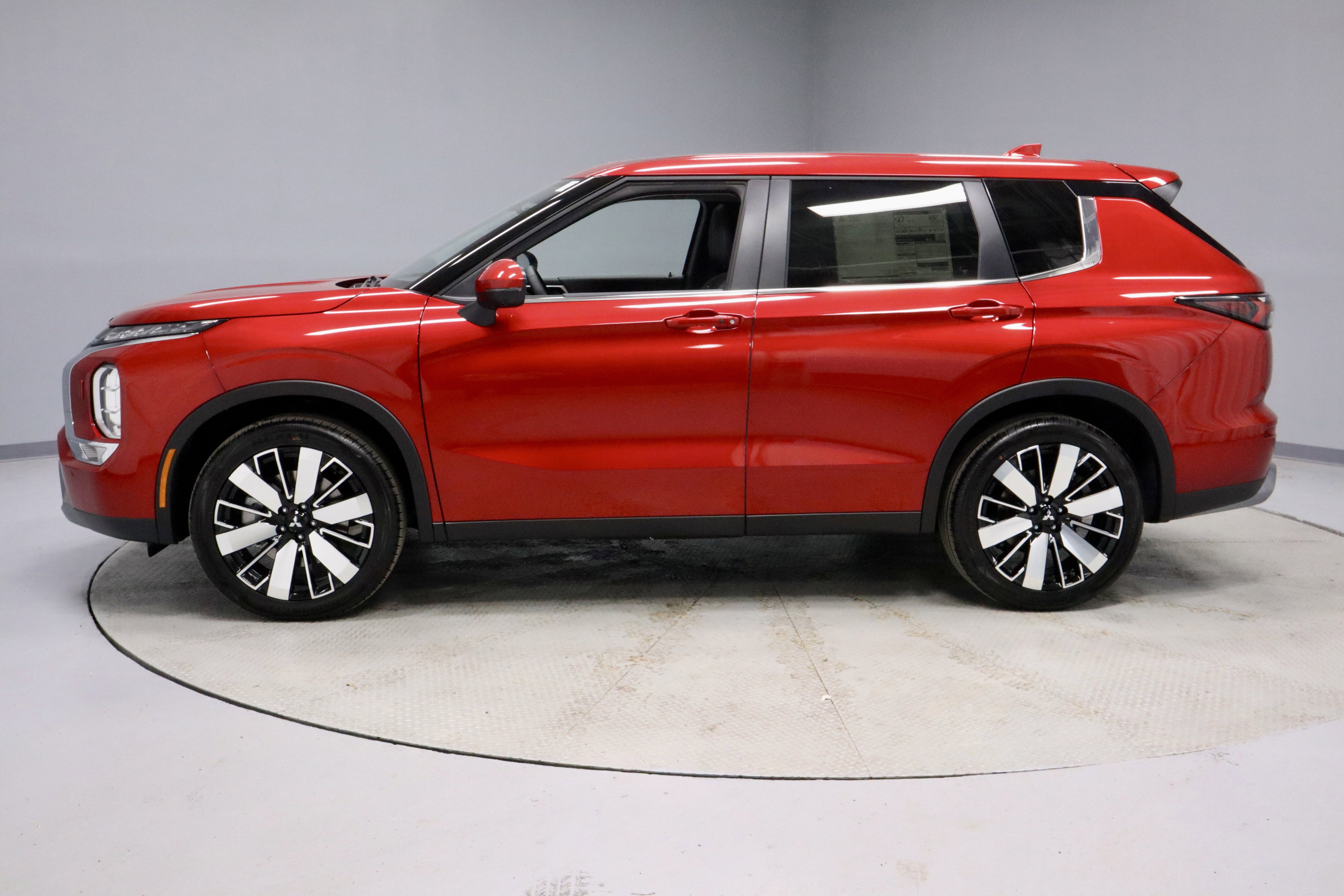 New 2026 Mitsubishi Outlander SE image 5