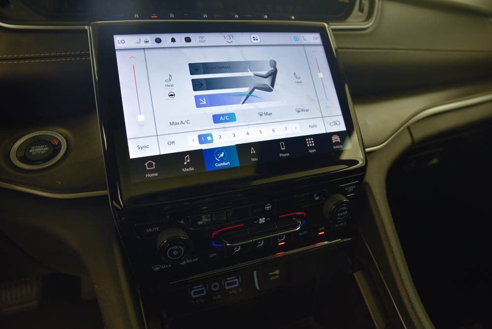 Used 2024 Jeep Grand Cherokee Limited image 23