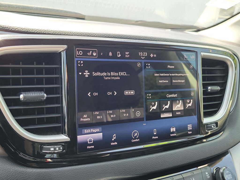 Used 2023 Chrysler Pacifica Touring-L FWD image 26