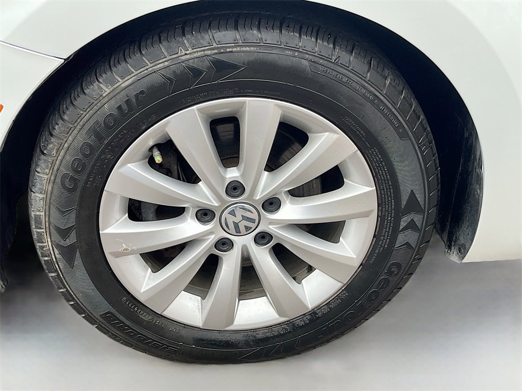 Used 2017 Volkswagen Beetle 1.8T S image 28