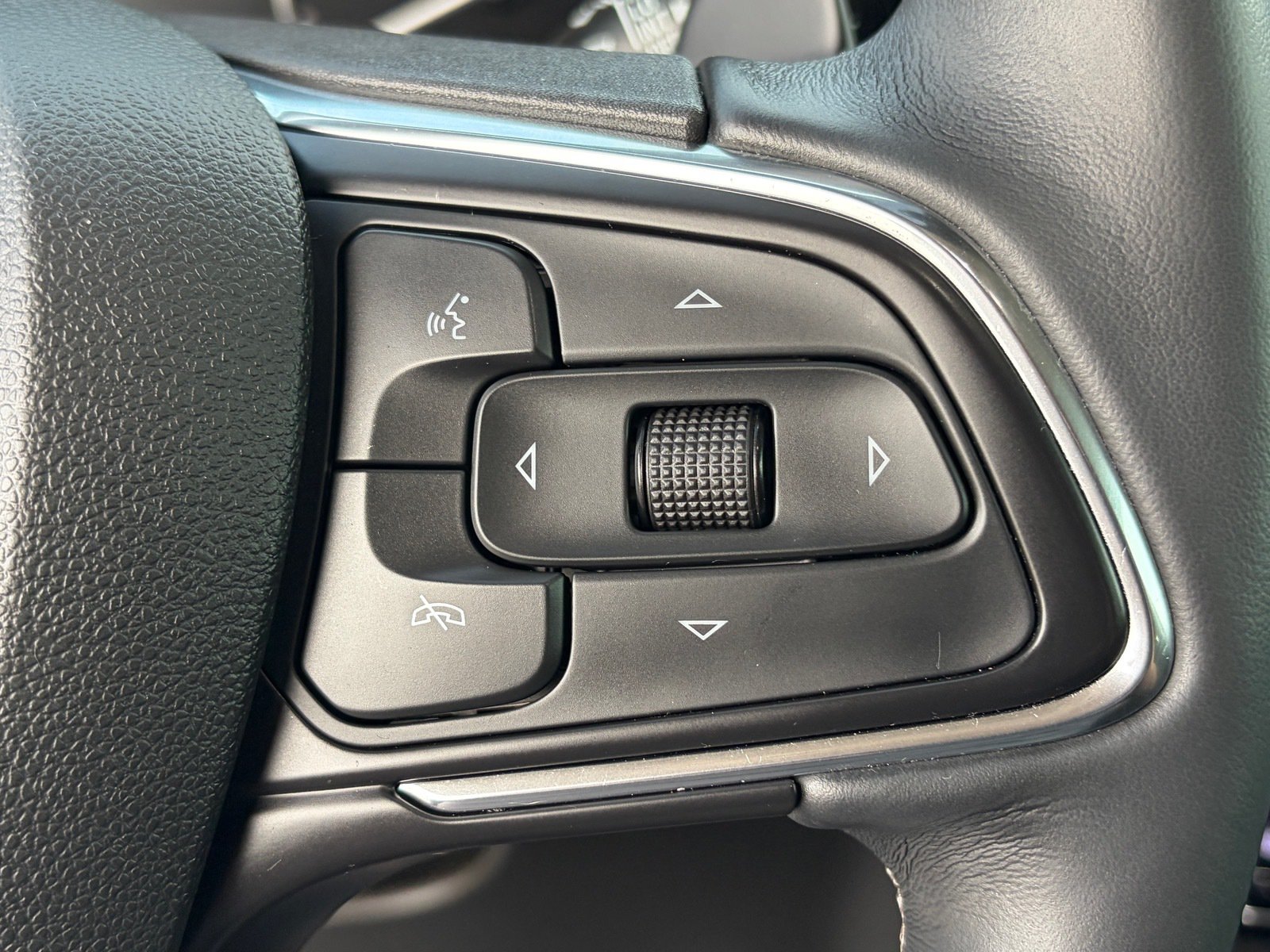 Used 2022 Buick Envision Preferred FWD image 24