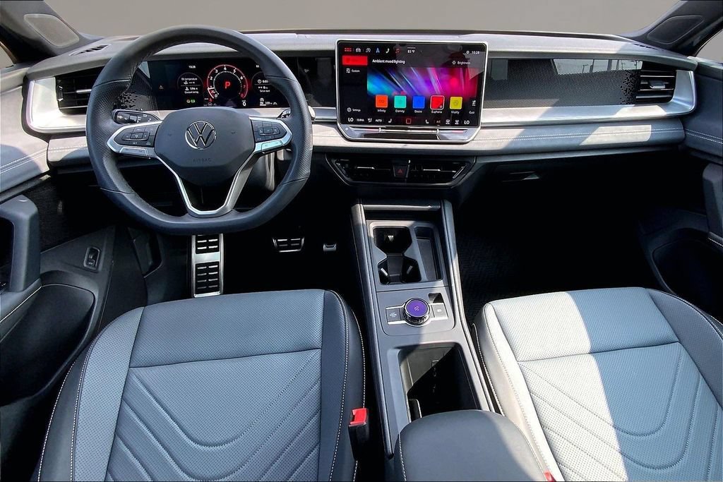 Certified 2025 Volkswagen Tiguan SE R-Line AWD/4WD image 15